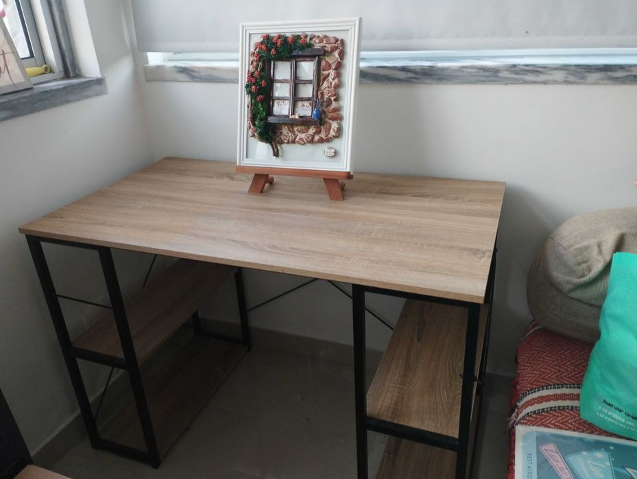 Secretária em óptimo estado