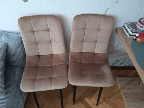 Komplet krzeseł do stołu