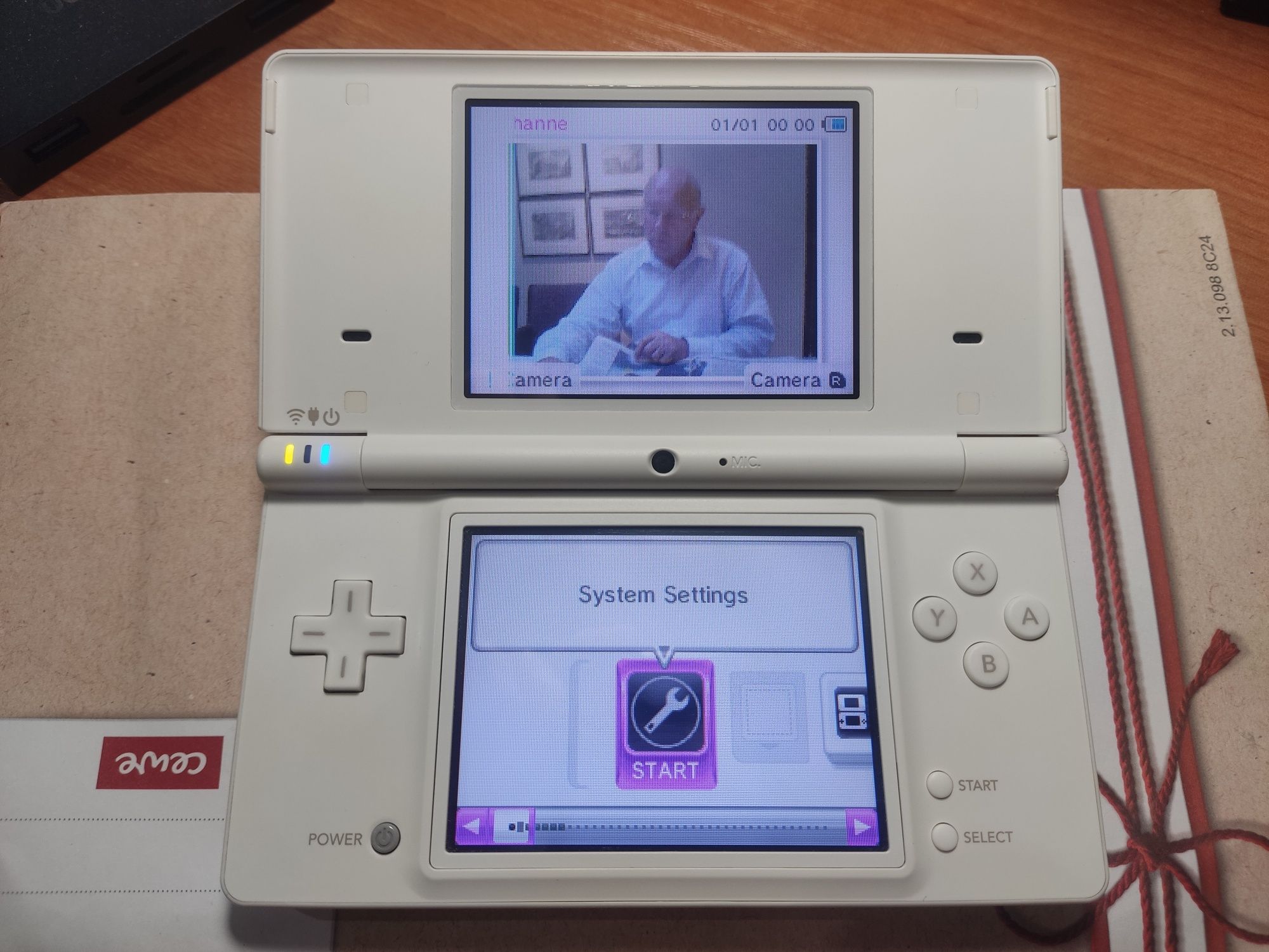 Nintendo DSi – biały – białe paski na ekranie