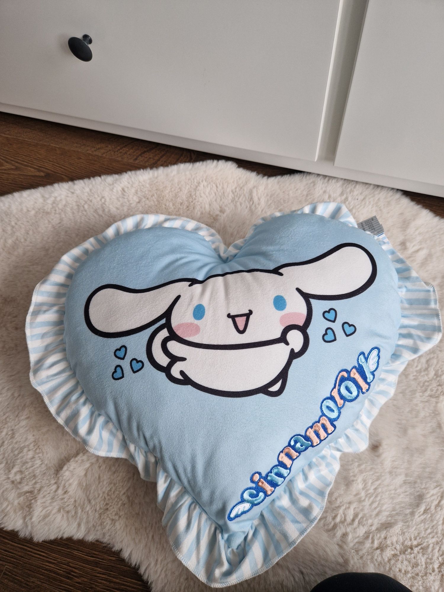 Śliczna poduszka serduszko Cinnamoroll Primark