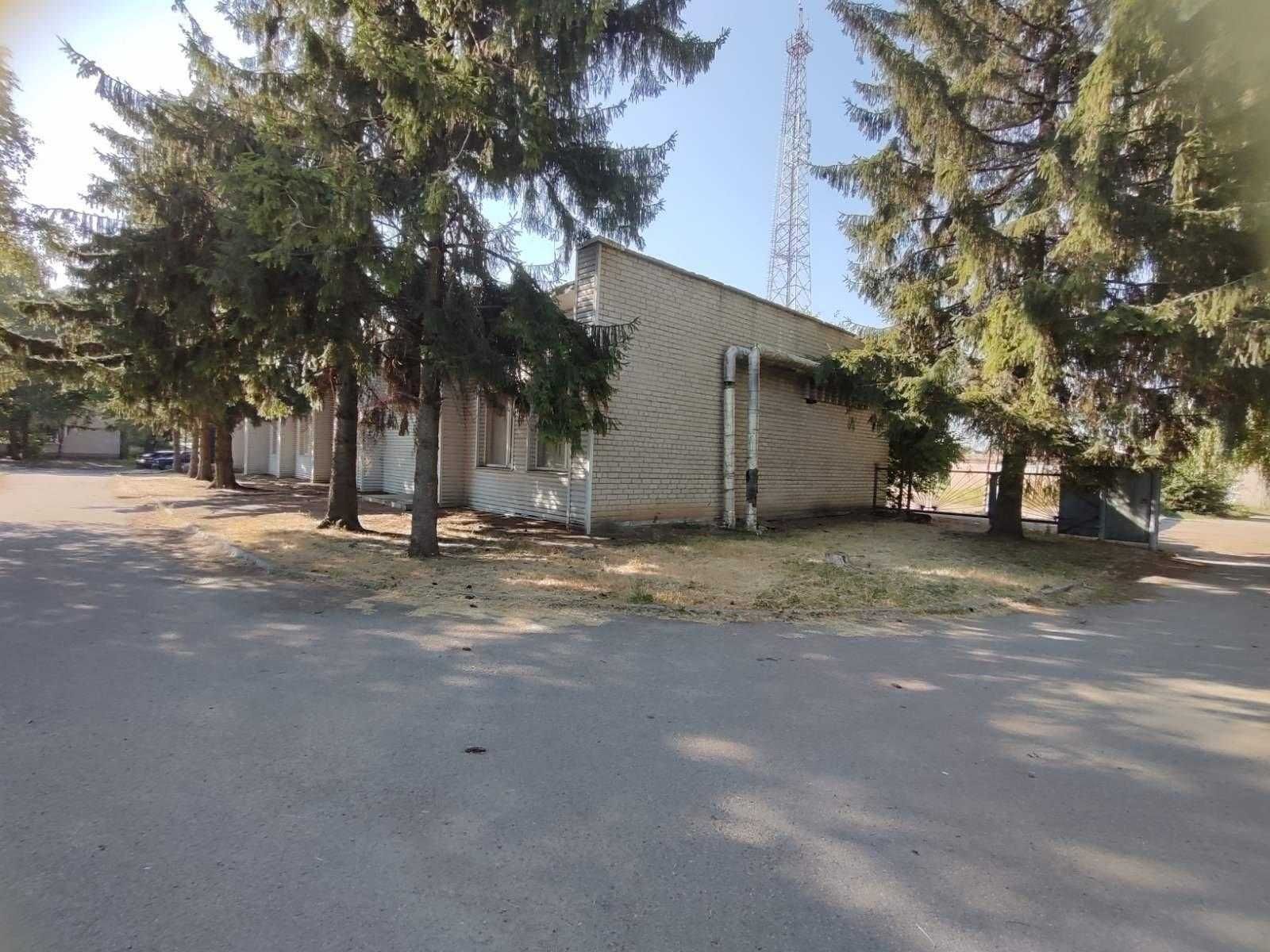комплекс будівель, центр, вул. Центральна 57