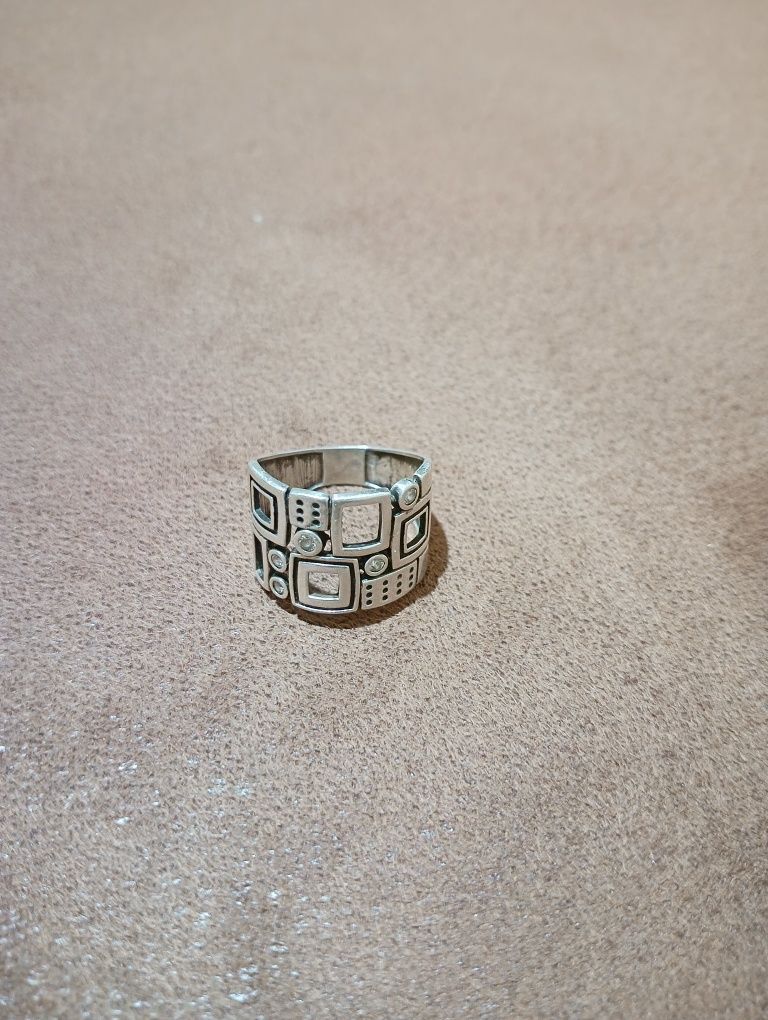 Серебряное кольцо.