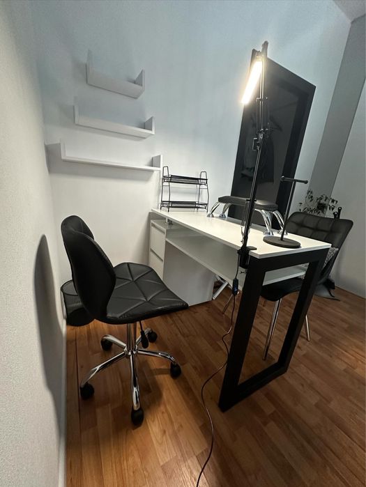 Стіл для майстра манікюру, манікюрний стіл