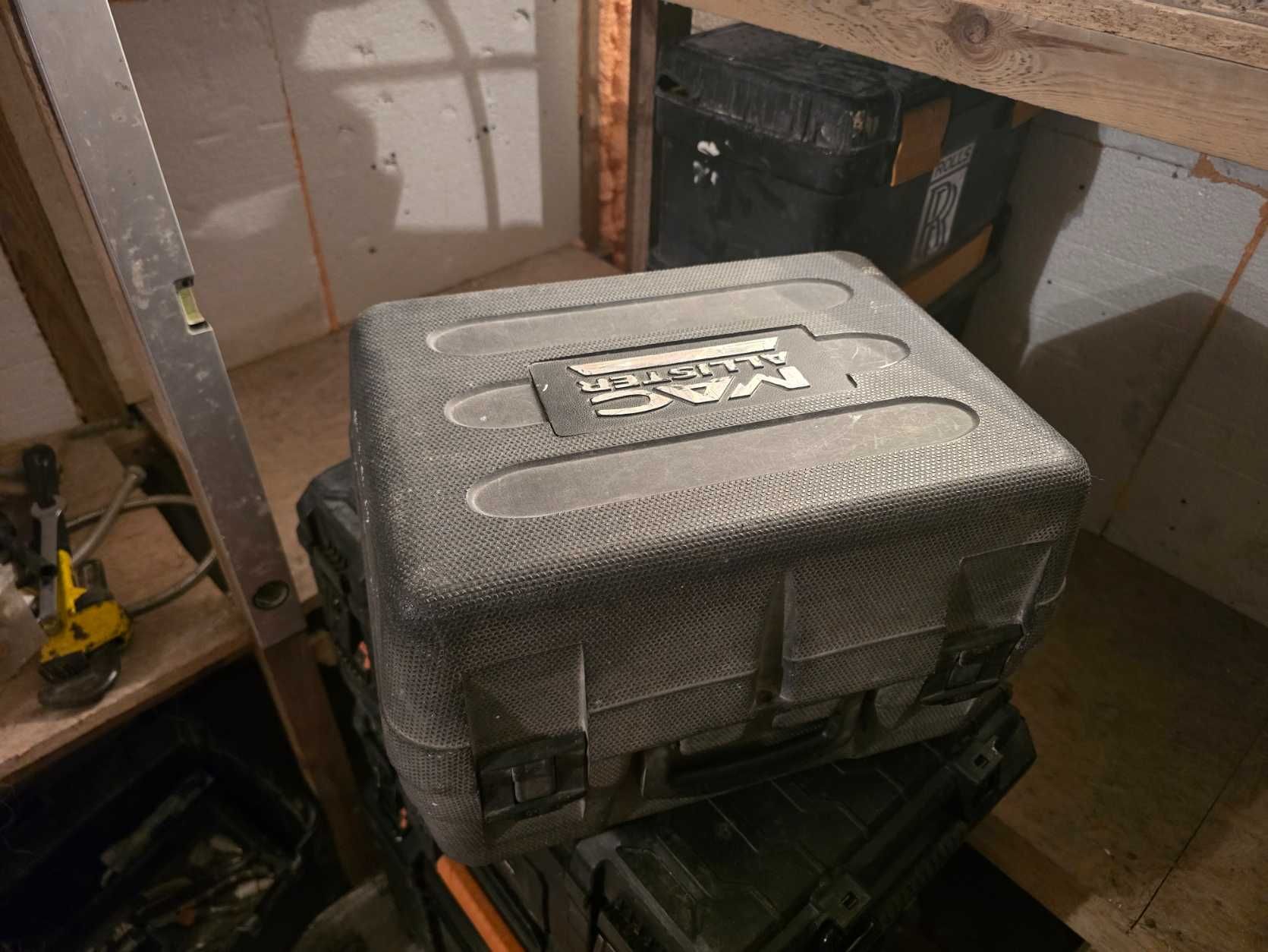 Pilarka elektryczna  ręczna macalister 1200 watt z laserem