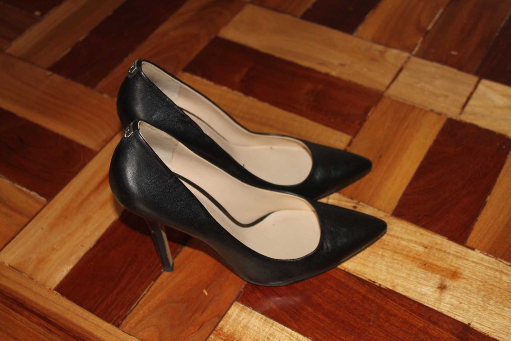 Sapatos de salto alto GUESS - Tamanho 35