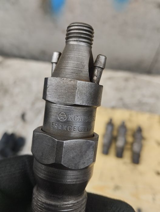 Форсунка дизельна механічна Volkswagen 068130201B 1.6td td