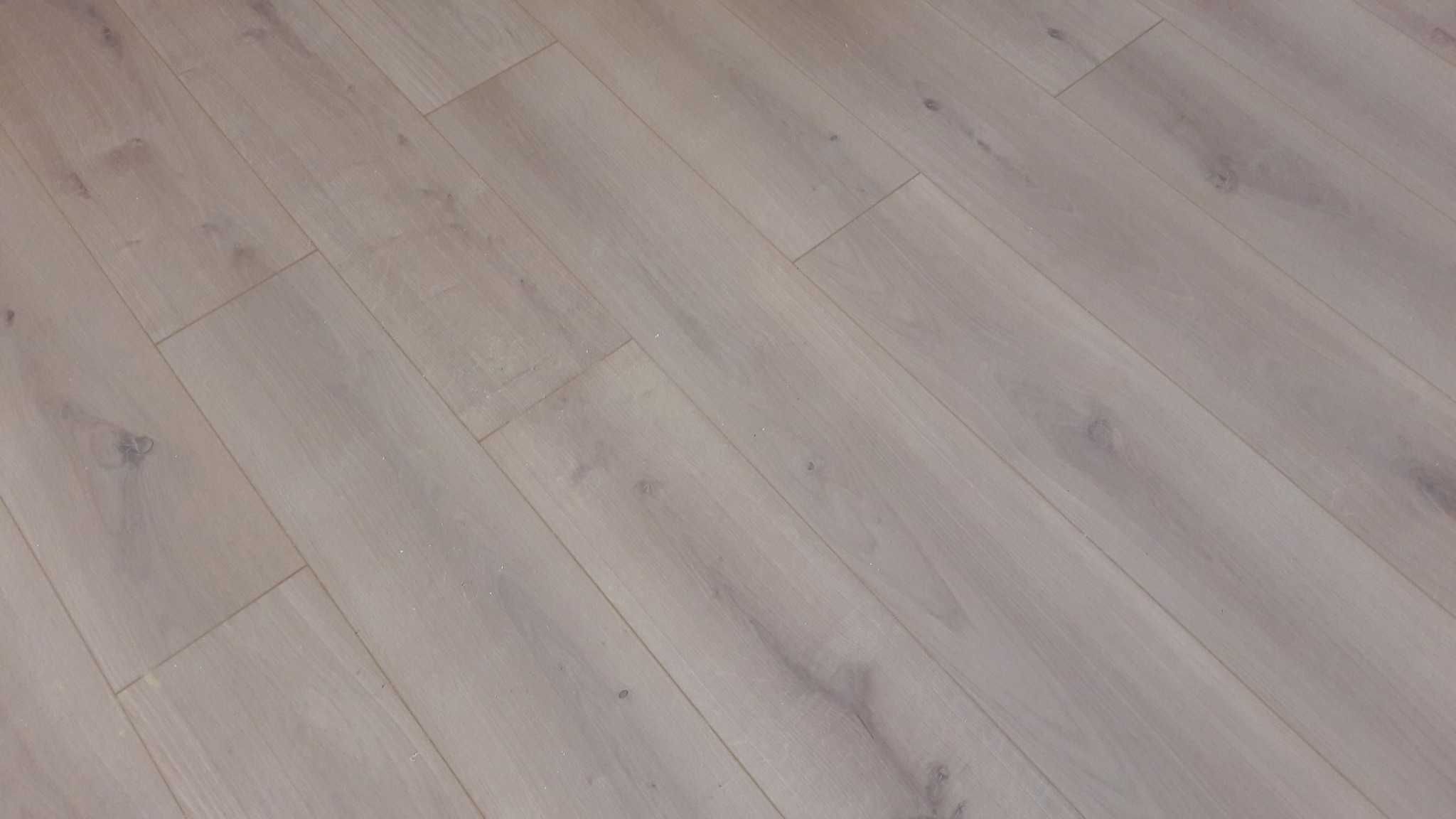 Nowe panele podłogowe Metamorphose Dąb Nelson 900449 Klasa AC5 
28 m2
