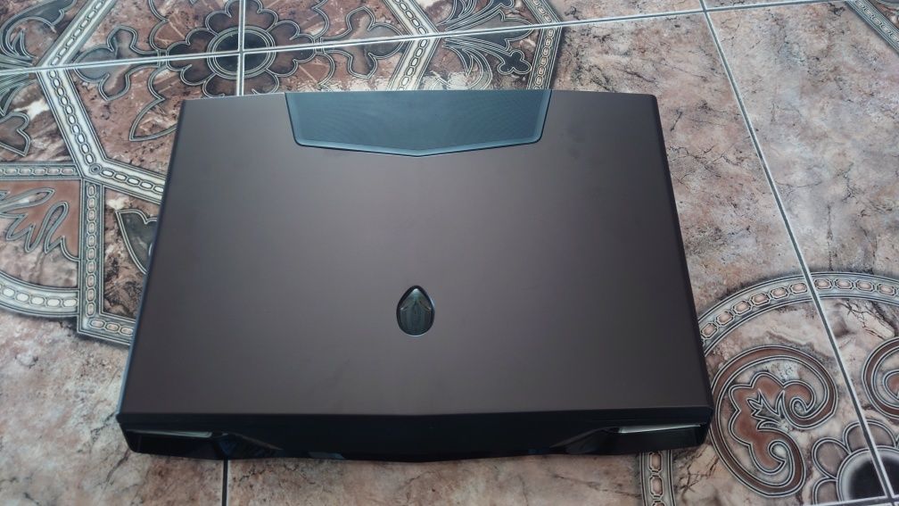 Alienware M18 r2