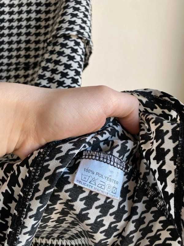 Czarno-biała krótka sukienka na cienkich ramiączkach pepitka S/36