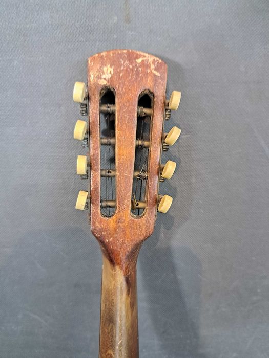 Stara mandolina intarsjowana masą perłową