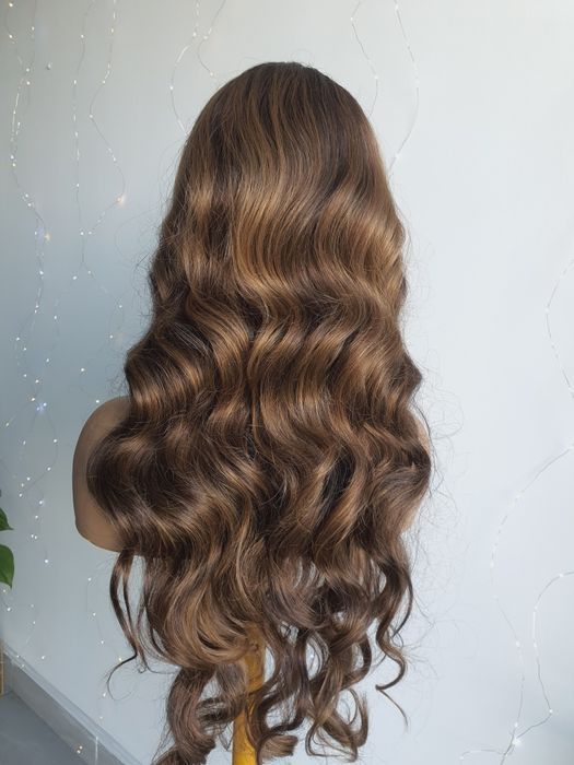 Długa peruka fale loki 70 cm naturlana fryzura Jennifer brąz refleksy