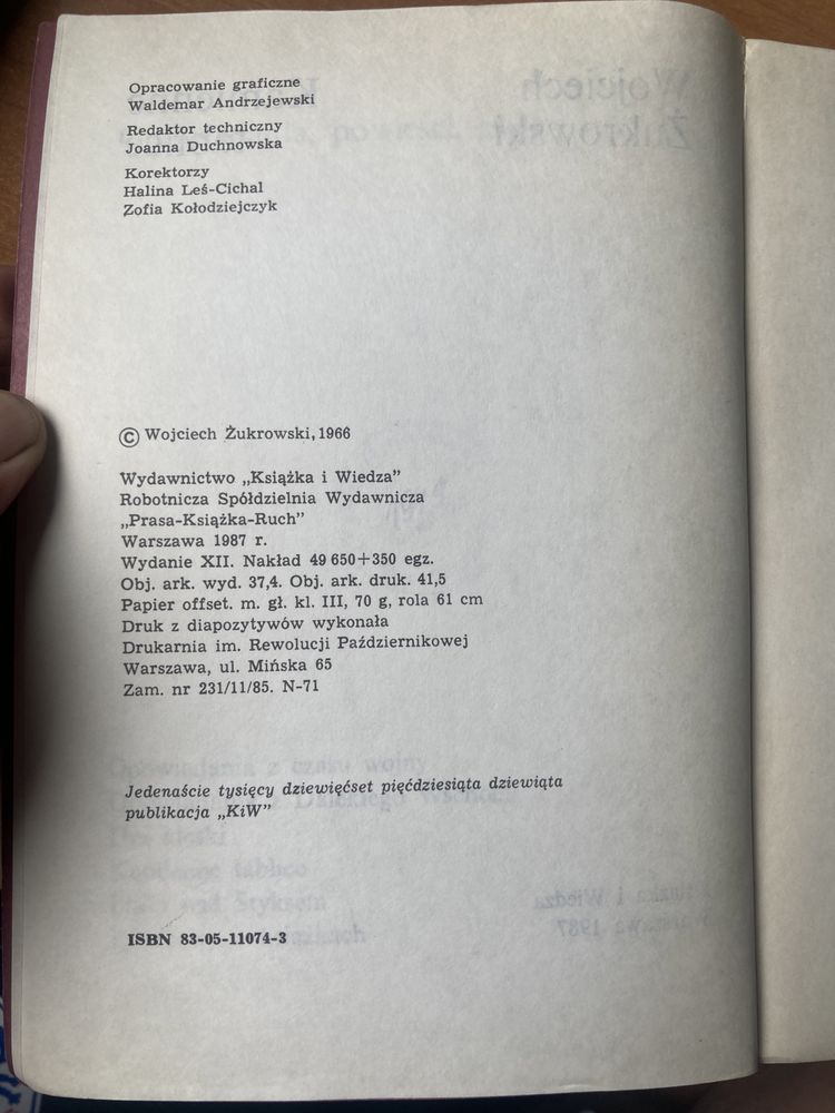 Książka pt,,Kamienne tablice”1987 po biblioteczna
