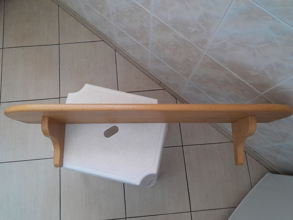 Mała półka drewniana do łazienki, pokoju lub kuchni 76 cm