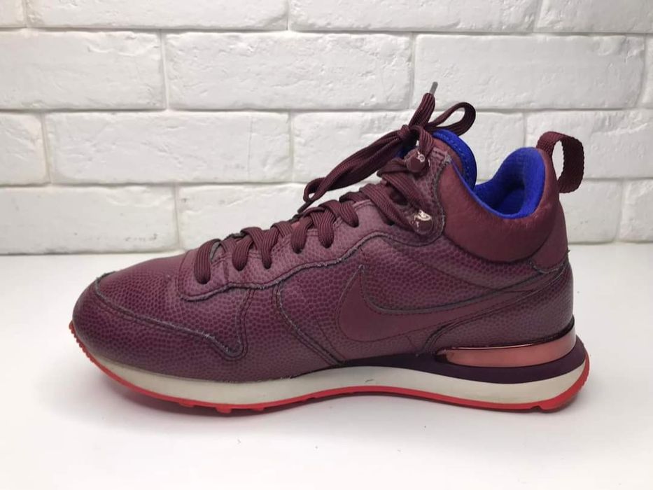 Sneakersy skórzane Nike Rozmiar 38,5  Brak wkładek