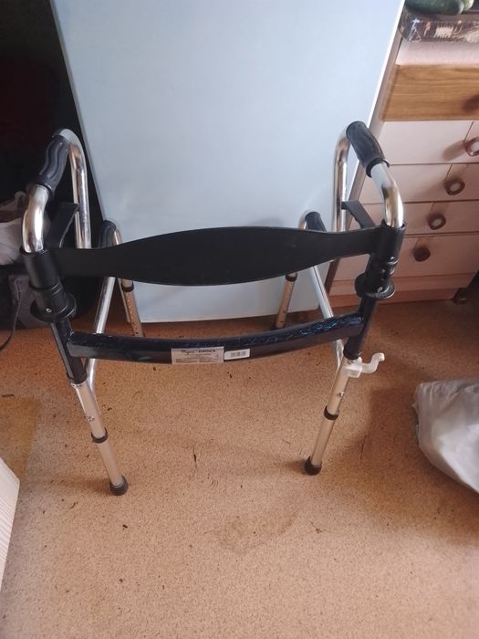 Ходунки взрослые б/у в хорошем состоянии