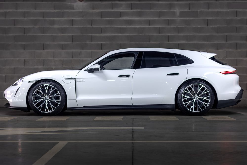 Porsche Taycan Sport Turismo - Performance Plus - FULL EXTRAS