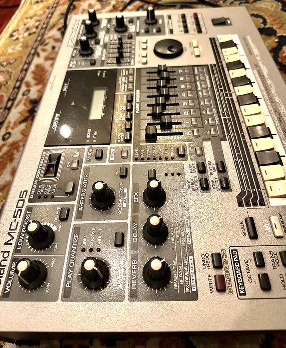 Roland MC 505 groovebox