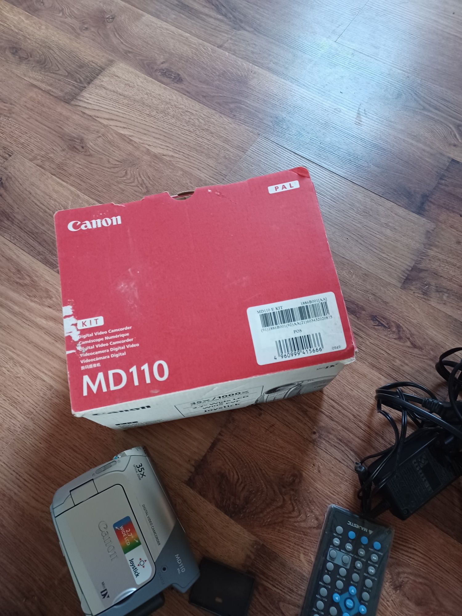 Відеокамера повністю нова Canon MD100