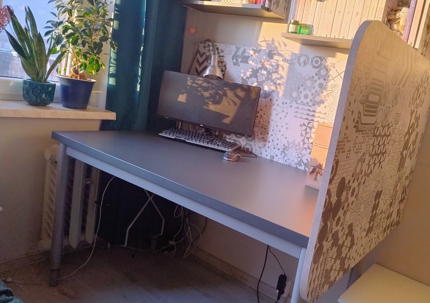 Biurko przemyślane zaprojektowane i wykonane z dobrych materiałów