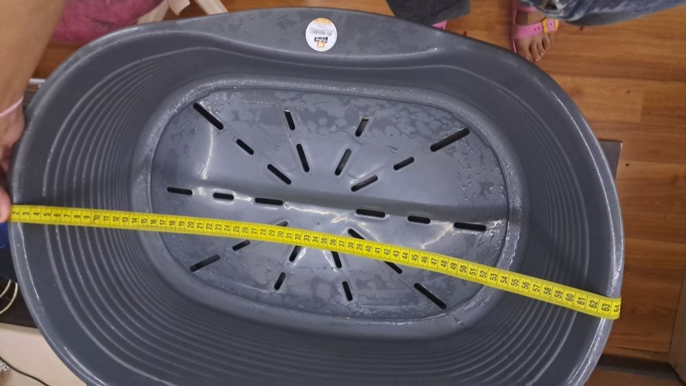 Продам пластиковый лежак Ferplast