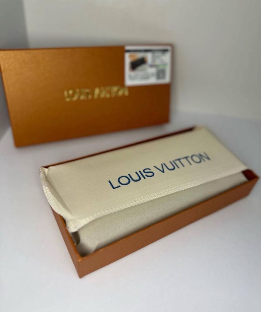 Женский кожаный кошелек  Louis Vuitton