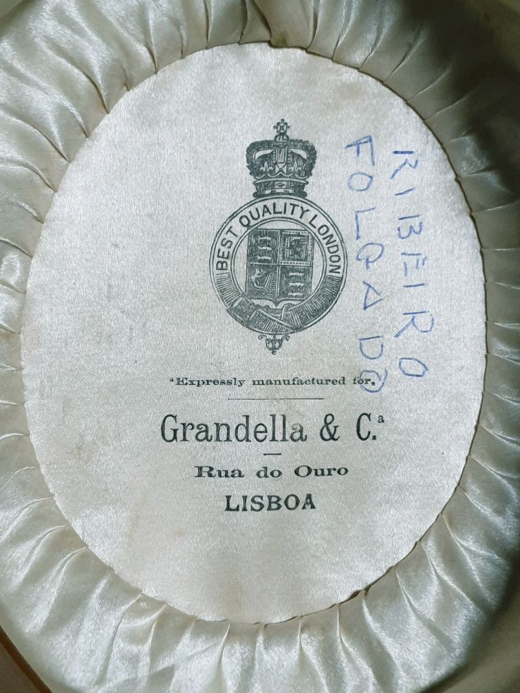 Antigo chapeu de coco ingles fabricado para Grandella Lisboa com caixa