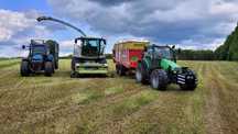 Zbiór zielonek sieczkarnią polową Claas jaguar 960 i przyczepą