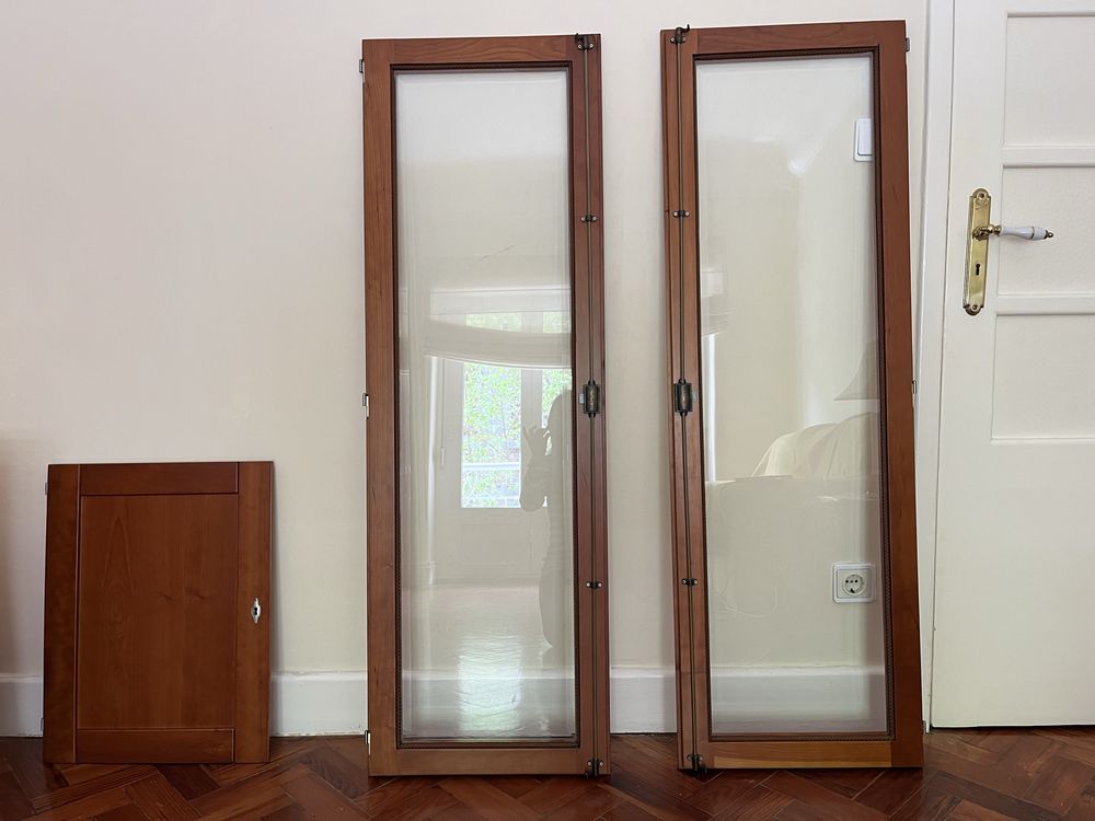 3 portas em madeira de cerejeira – 2 com vidro, 1 cega  madeira nobre