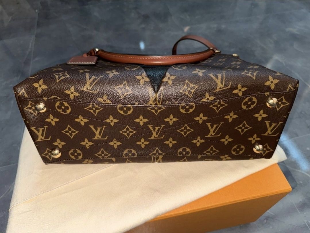 Torebka Louis Vuitton V Tote z płótna z monogramem w doskonałym stanie