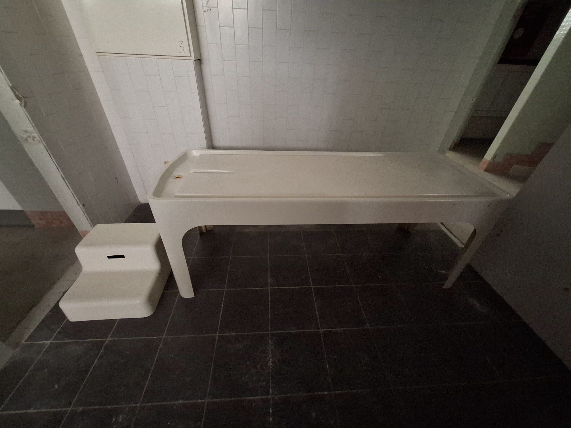 2 Marquesas Vichy SPA c/ degrau acesso, em fibra.