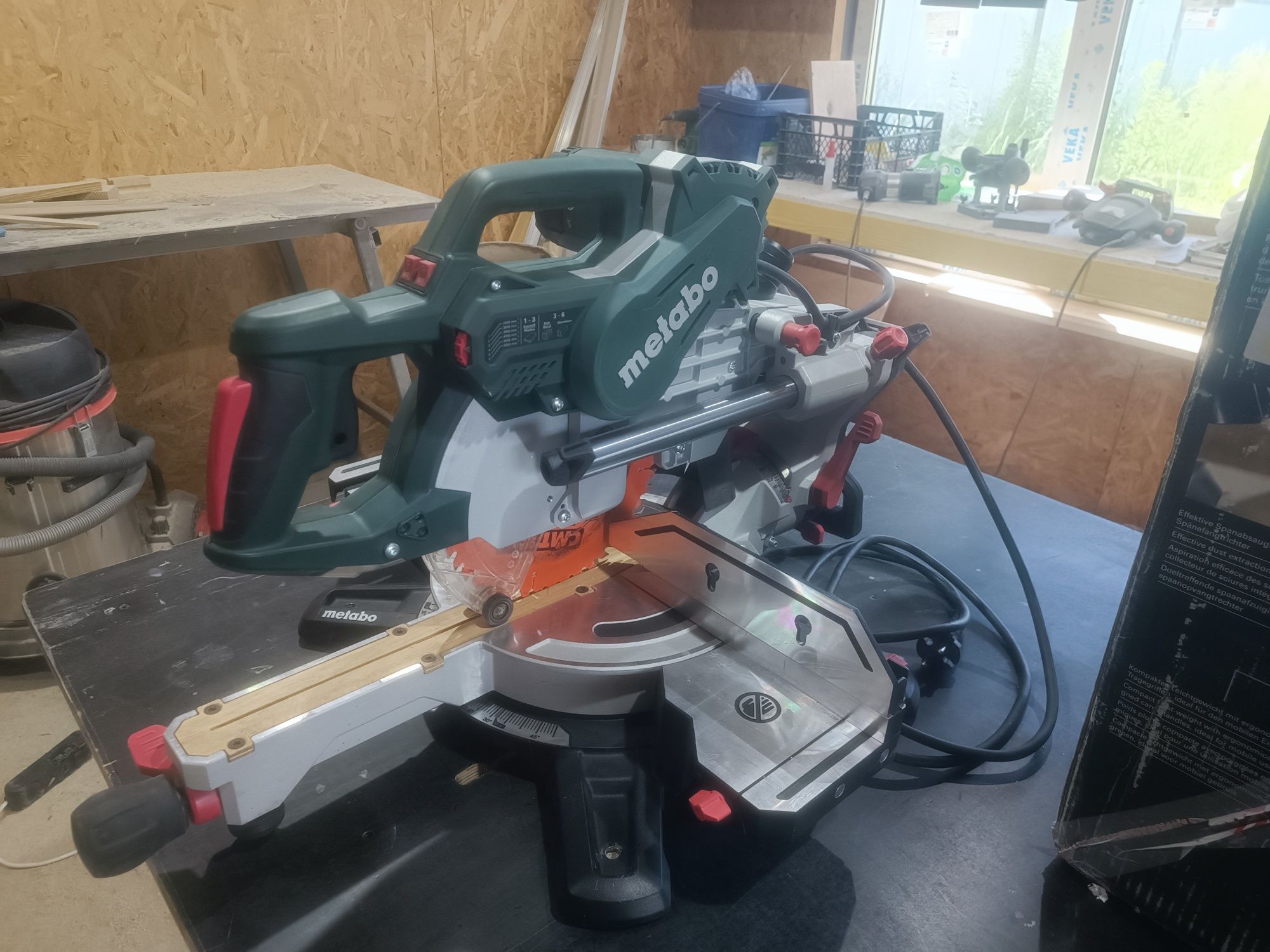 Торцювальна пила Metabo KGSV 72 Xact