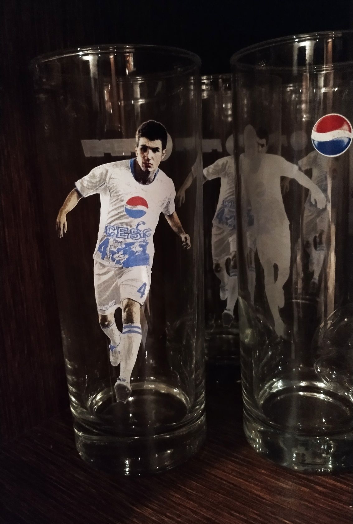 Cesc Fàbregas szklanki pepsi