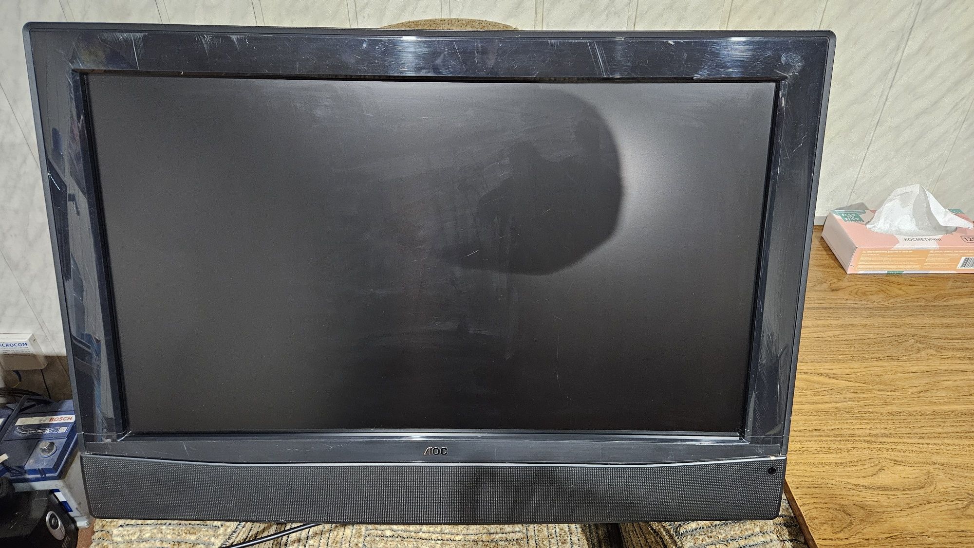 Телевизор LCD 32" полностью рабочий