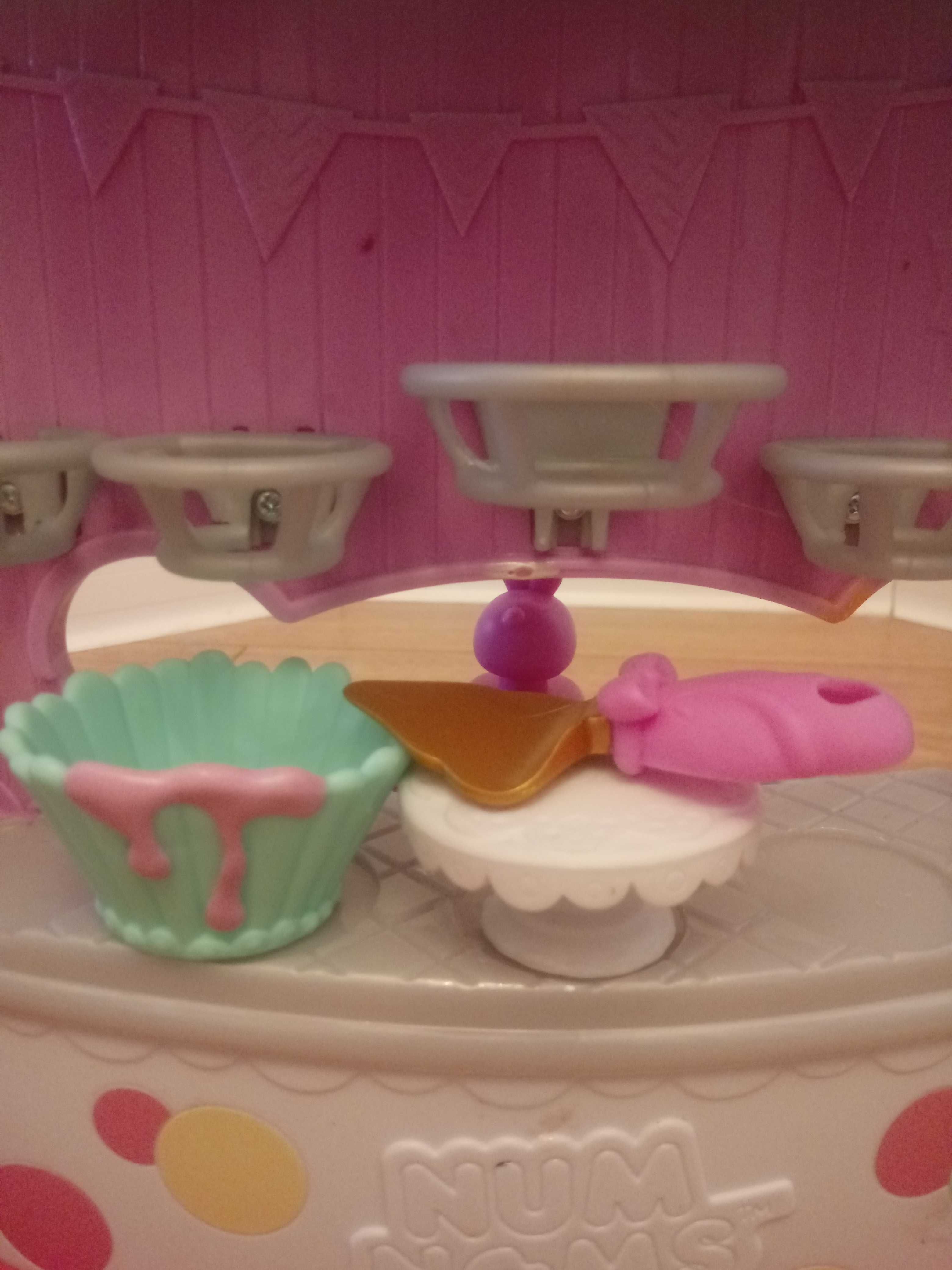 Fabryka lakierów num noms