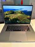 MacBooka Pro 16” Silver Intel Core i9 2.4 GHz, 32GB pamięci RAM
