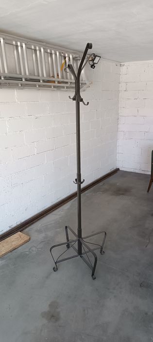 Wieszak IKEA metalowy Kurtyki płaszcze rzeczy