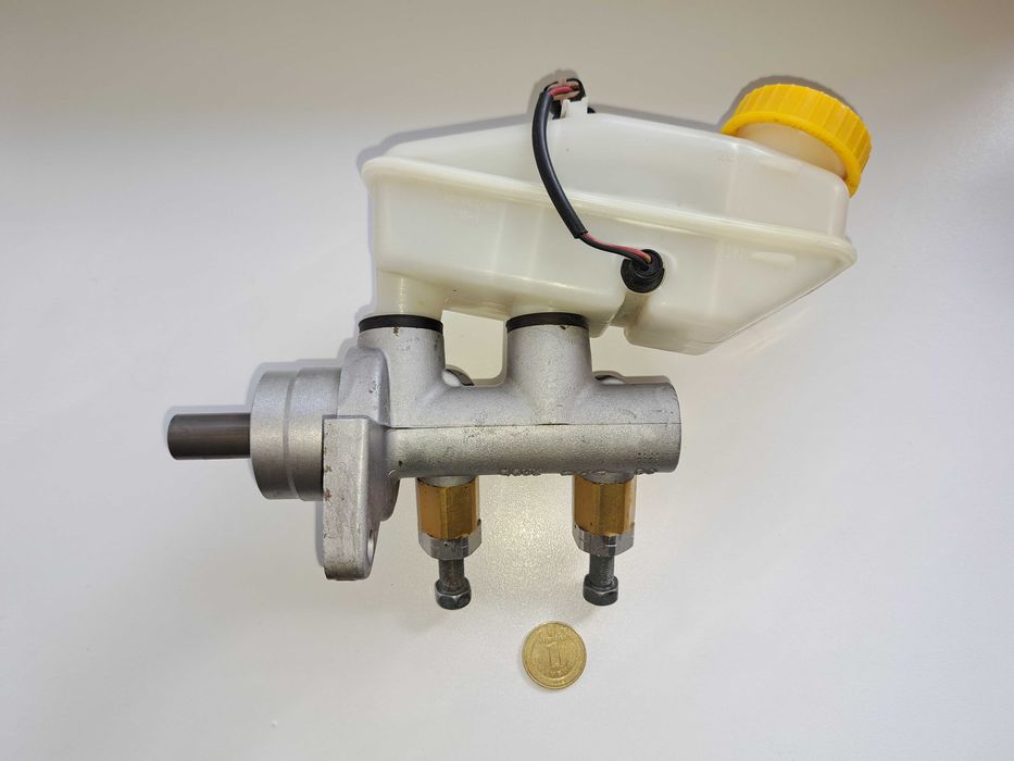 Циліндр головний гальмівний з бачком Авео T-250, T-200 без ABS