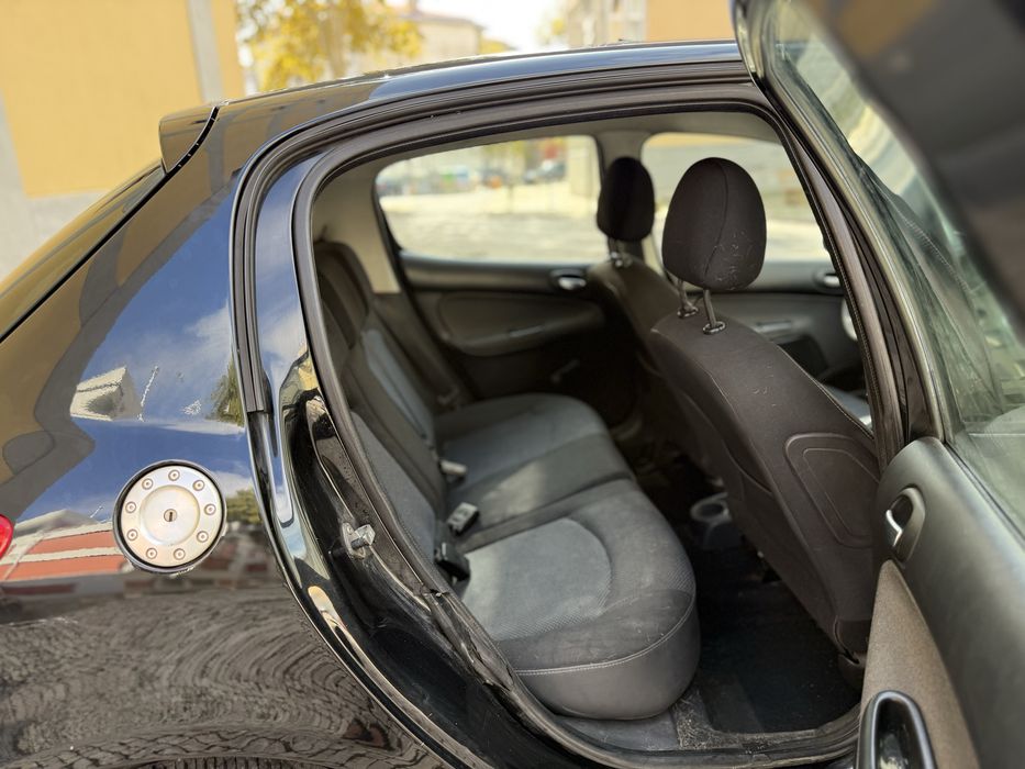 Peugeot 206+ 1.1i C/AC Nacional 2011.