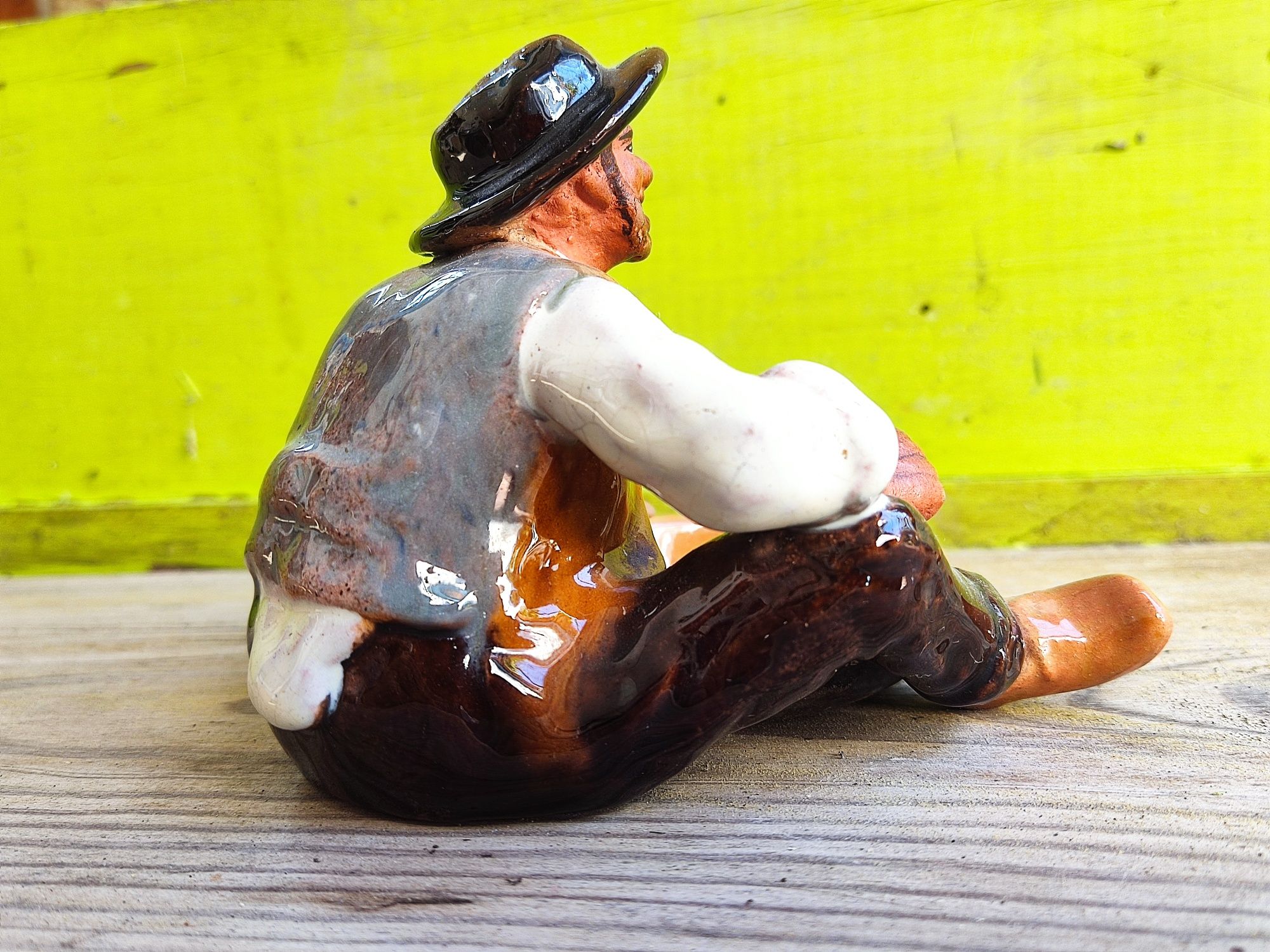 Estatueta Bordalo Pinheiro, Zé Povinho comendo