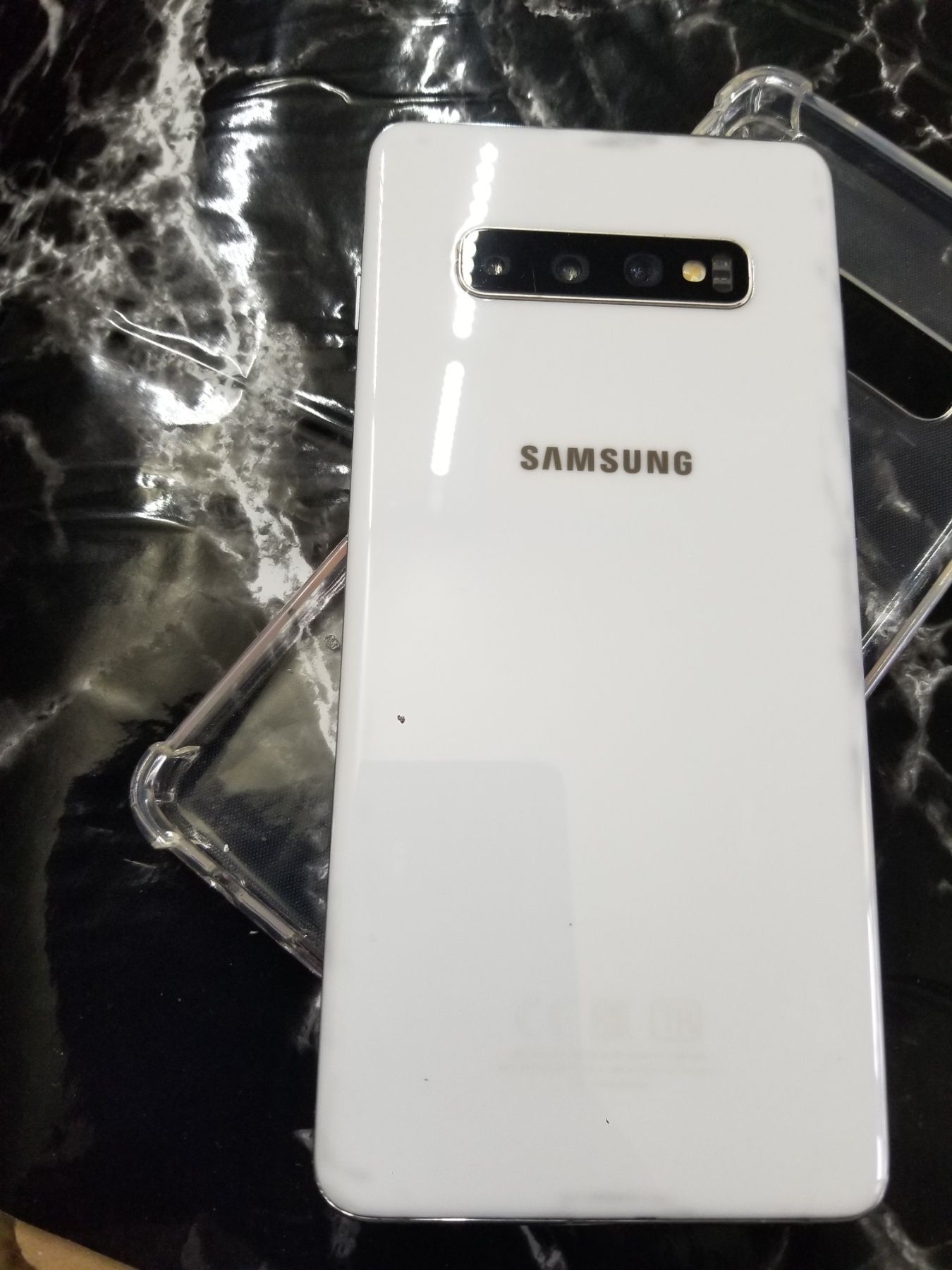 Продам Samsung Galaxy s10 plus 8/128gb white