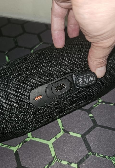 JBL Charge 5 – Som potente, sempre pronta para a festa!