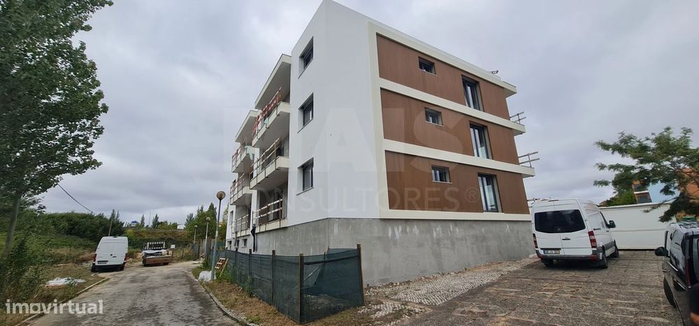 Apartamento T3 R/C  Fração B (Em Construção)