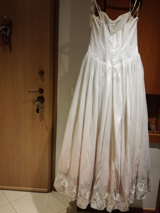 Vestido de noiva novo.