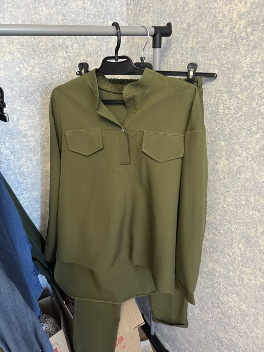 Костюм жіночий брючний хакі 46-48