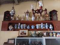 Conjuntos de vasos, estátuas, serviços de mesa etc...