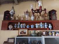 Conjuntos de vasos, estátuas, serviços de mesa etc...