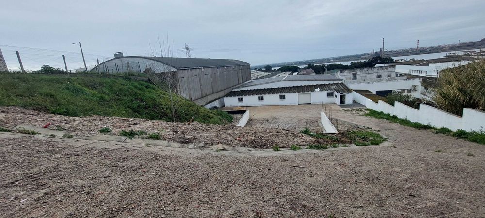 Armazém  com  rendimento anual 28.870 €