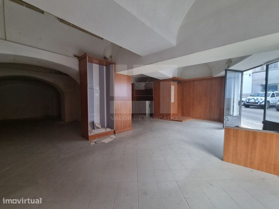 Loja localizada no centro histórico de Elvas.