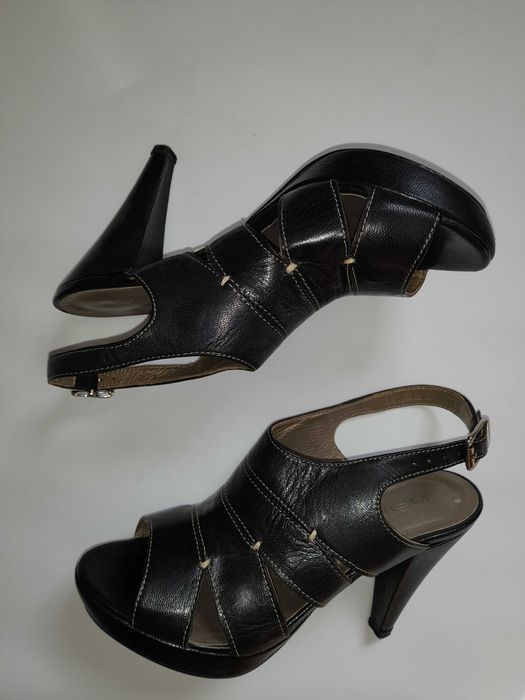 Sandália preta da marca HAITY