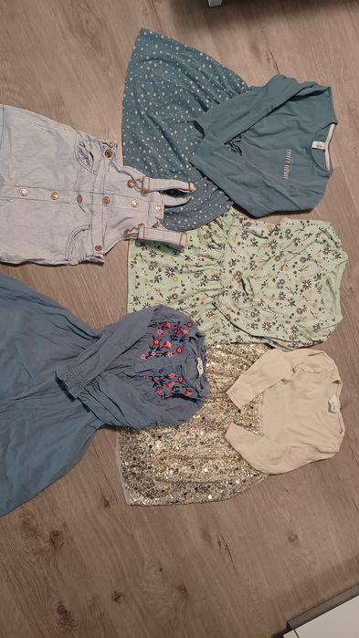 Sukienki rozmiar 110/116